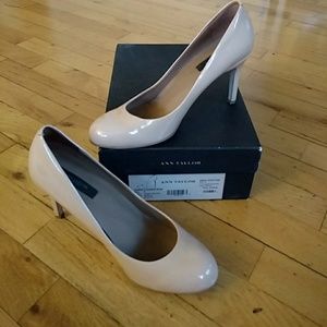 Nude Ann Taylor pumps